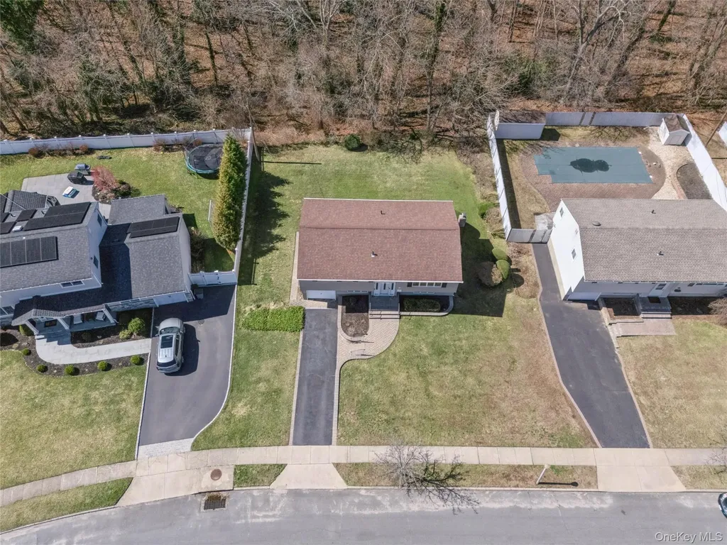 14 Wenmore Road Commack NY 11725