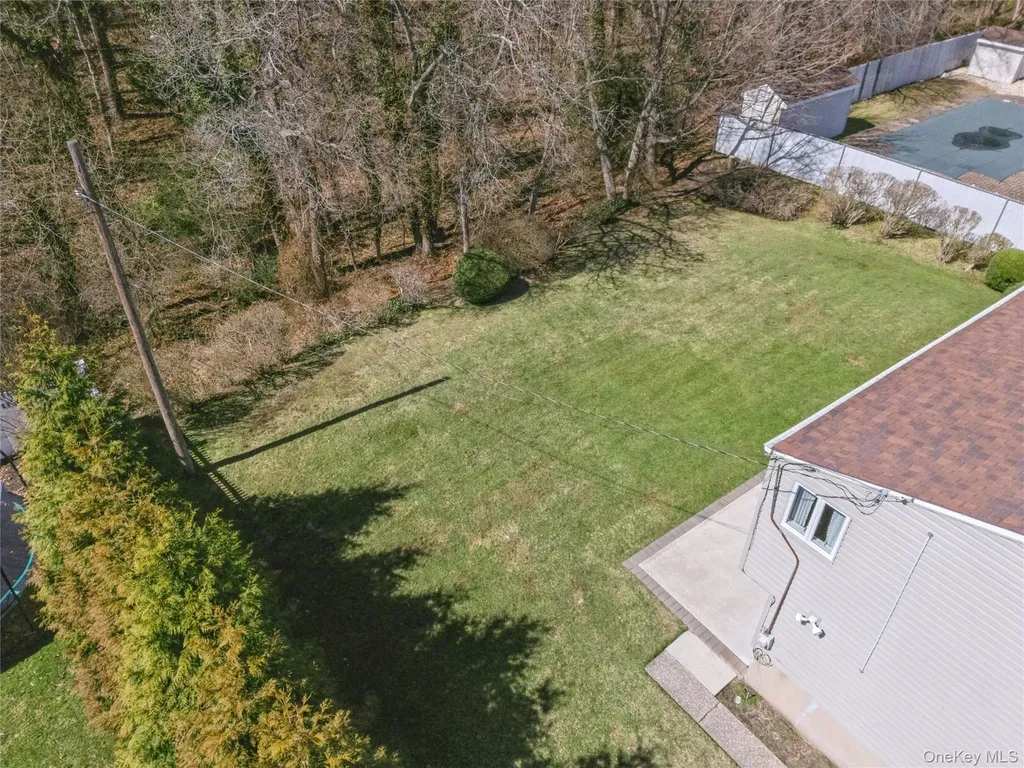 14 Wenmore Road Commack NY 11725