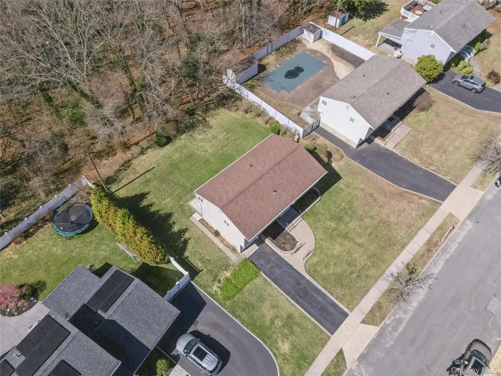 14 Wenmore Road Commack NY 11725