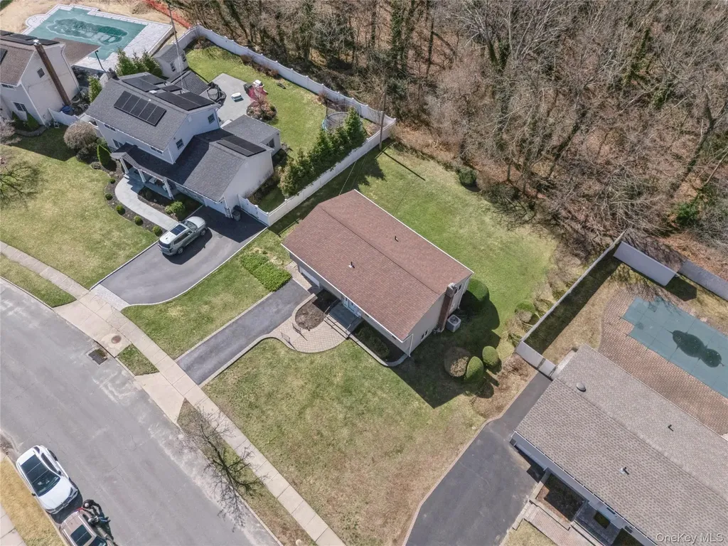 14 Wenmore Road Commack NY 11725
