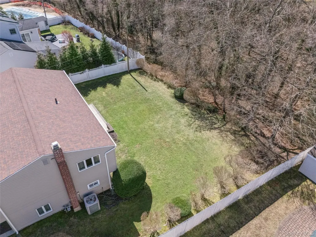 14 Wenmore Road Commack NY 11725