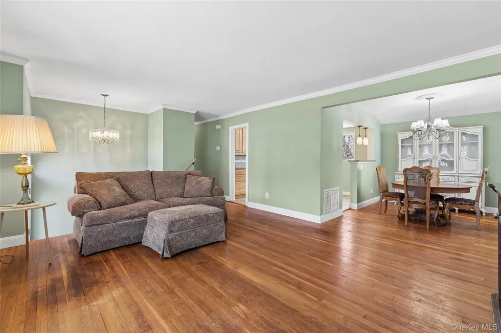 14 Wenmore Road Commack NY 11725