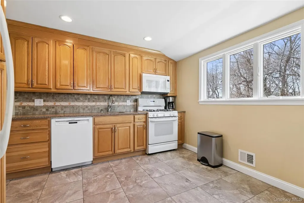 14 Wenmore Road Commack NY 11725