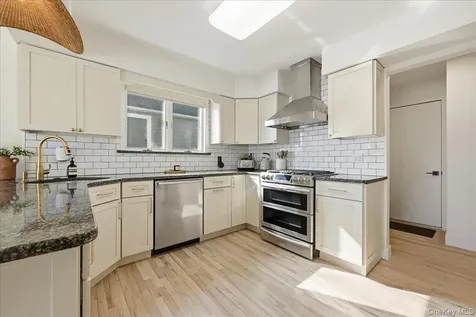 141 Annuskemunnica Road Babylon NY 11702
