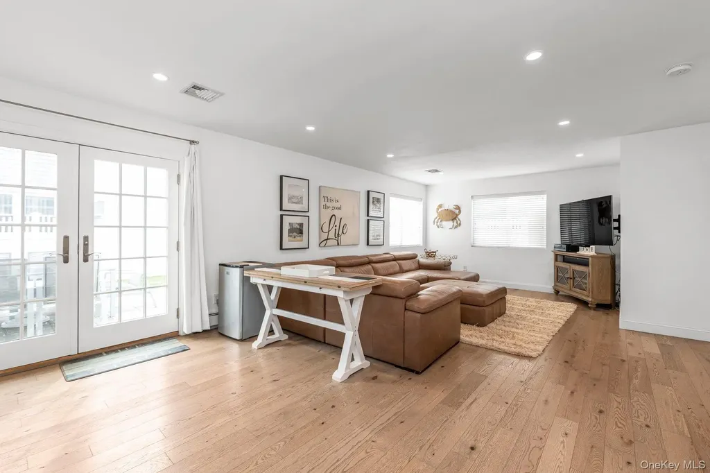 804 E Chester Street Long Beach NY 11561
