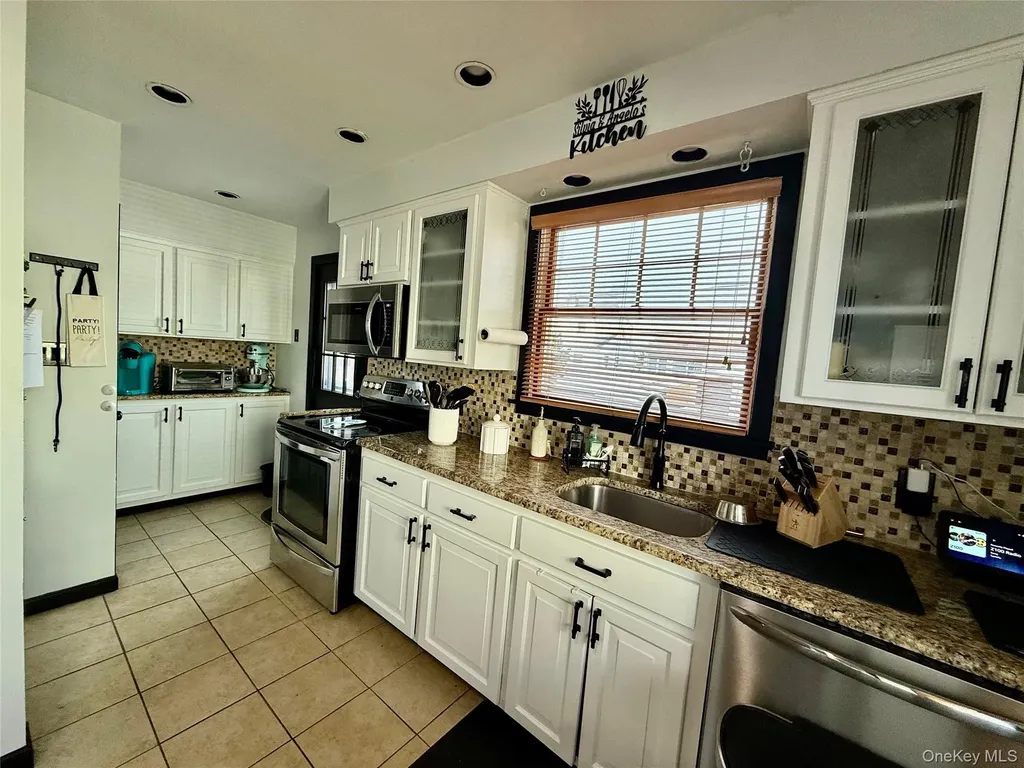 68 Robert Street Freeport NY 11520
