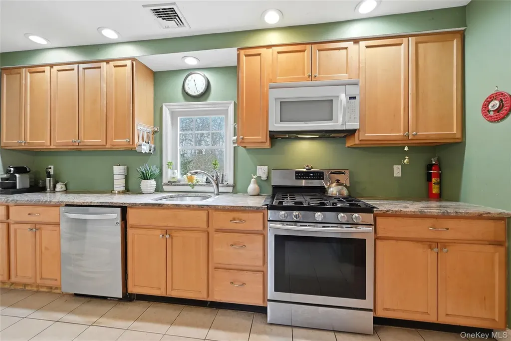 21 King Street Hampton Bays NY 11946