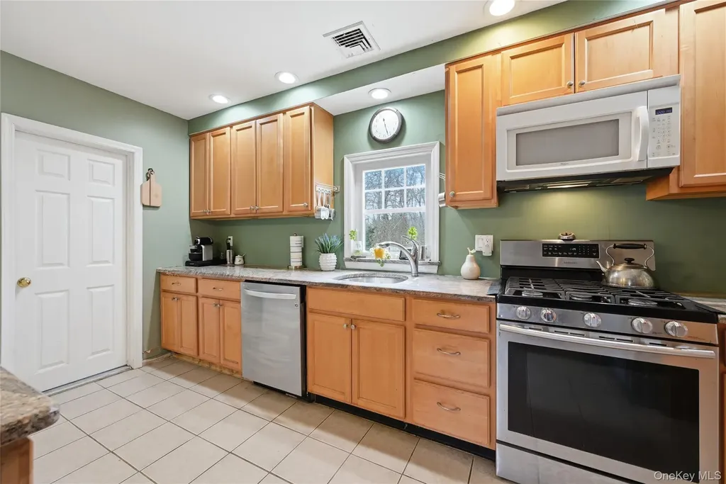 21 King Street Hampton Bays NY 11946