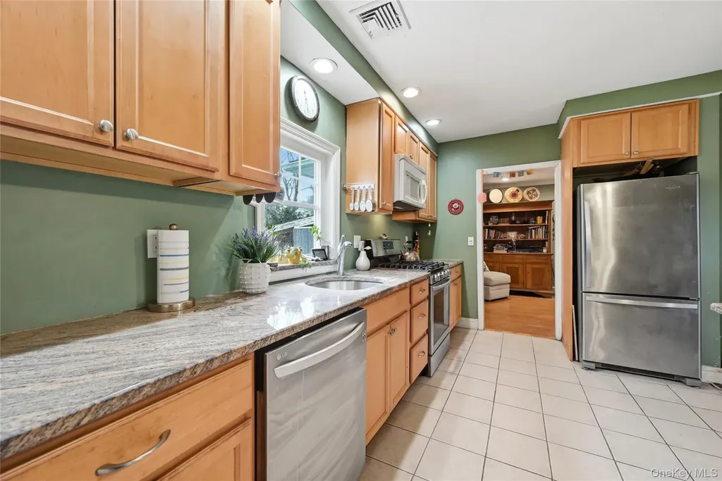 21 King Street Hampton Bays NY 11946