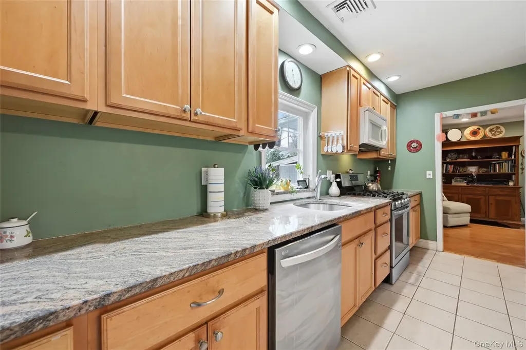 21 King Street Hampton Bays NY 11946