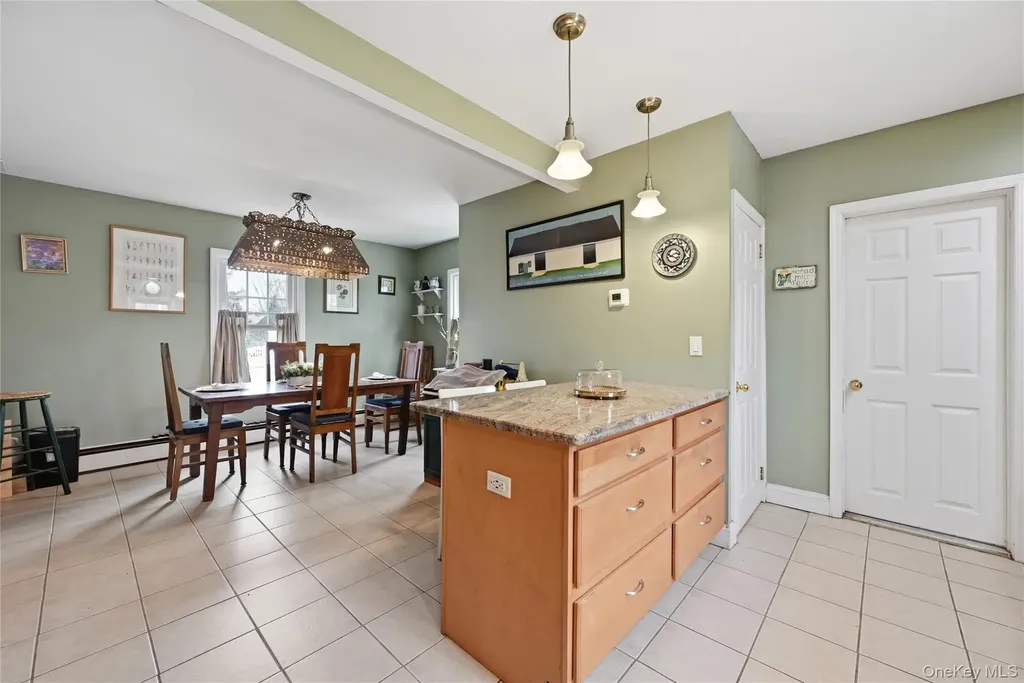 21 King Street Hampton Bays NY 11946
