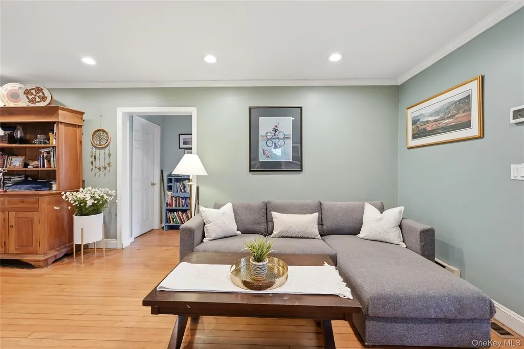 21 King Street Hampton Bays NY 11946