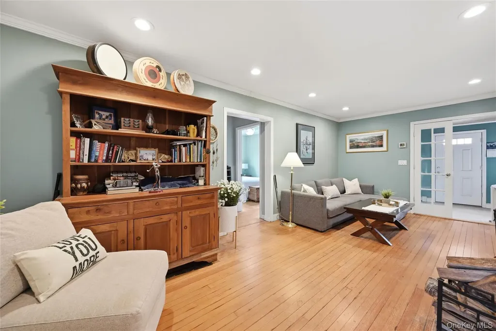 21 King Street Hampton Bays NY 11946