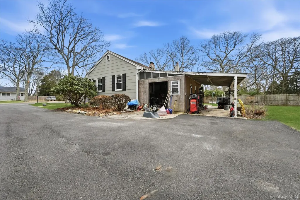 21 King Street Hampton Bays NY 11946