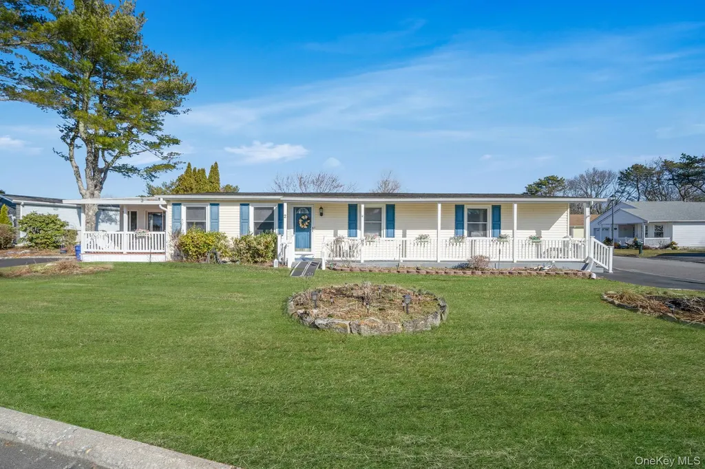 2 Dogwood Lane Manorville NY 11949