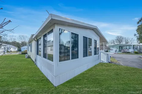 2 Dogwood Lane Manorville NY 11949