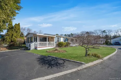 2 Dogwood Lane Manorville NY 11949