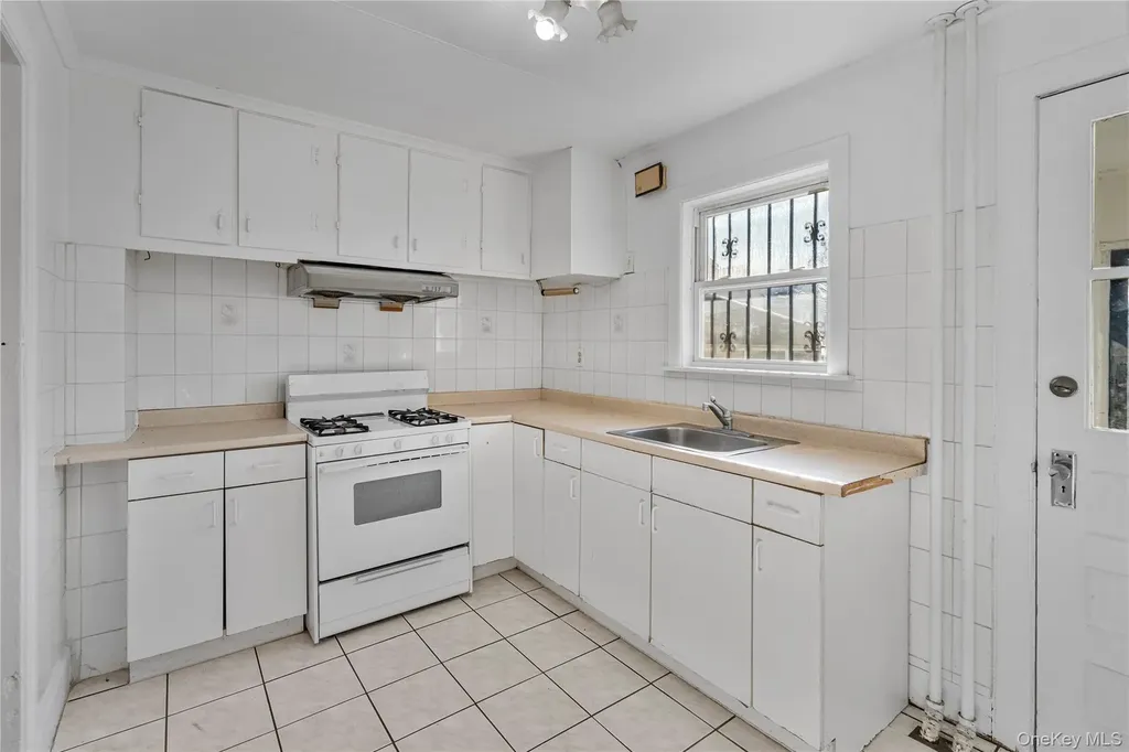 123-10 25th Road Flushing NY 11354