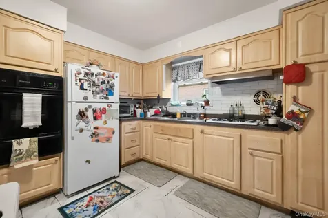 8414 Lefferts Boulevard Kew Gardens NY 11415