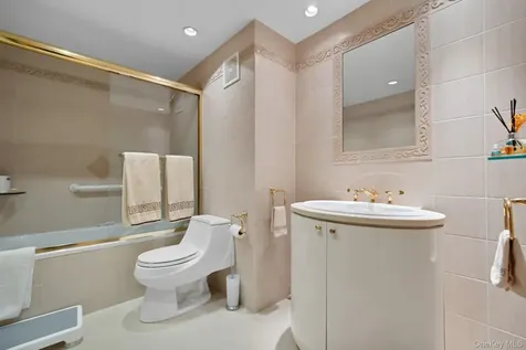8414 Lefferts Boulevard Kew Gardens NY 11415