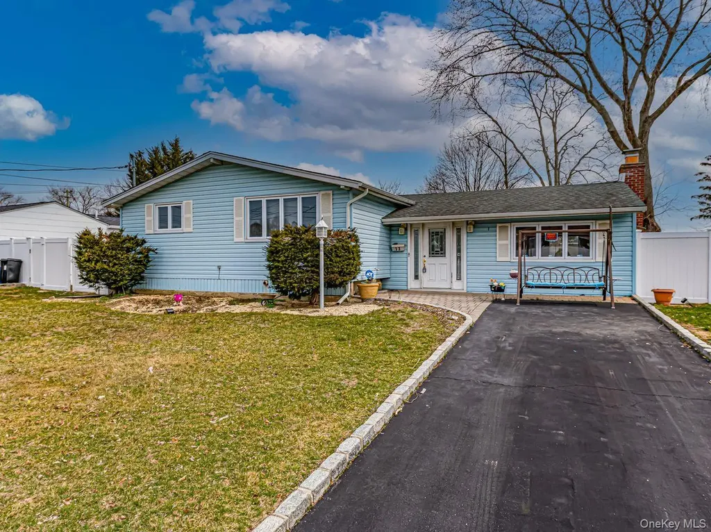11 Lawrence Road Deer Park NY 11729