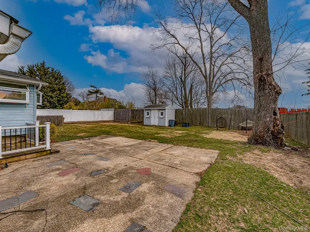 11 Lawrence Road Deer Park NY 11729