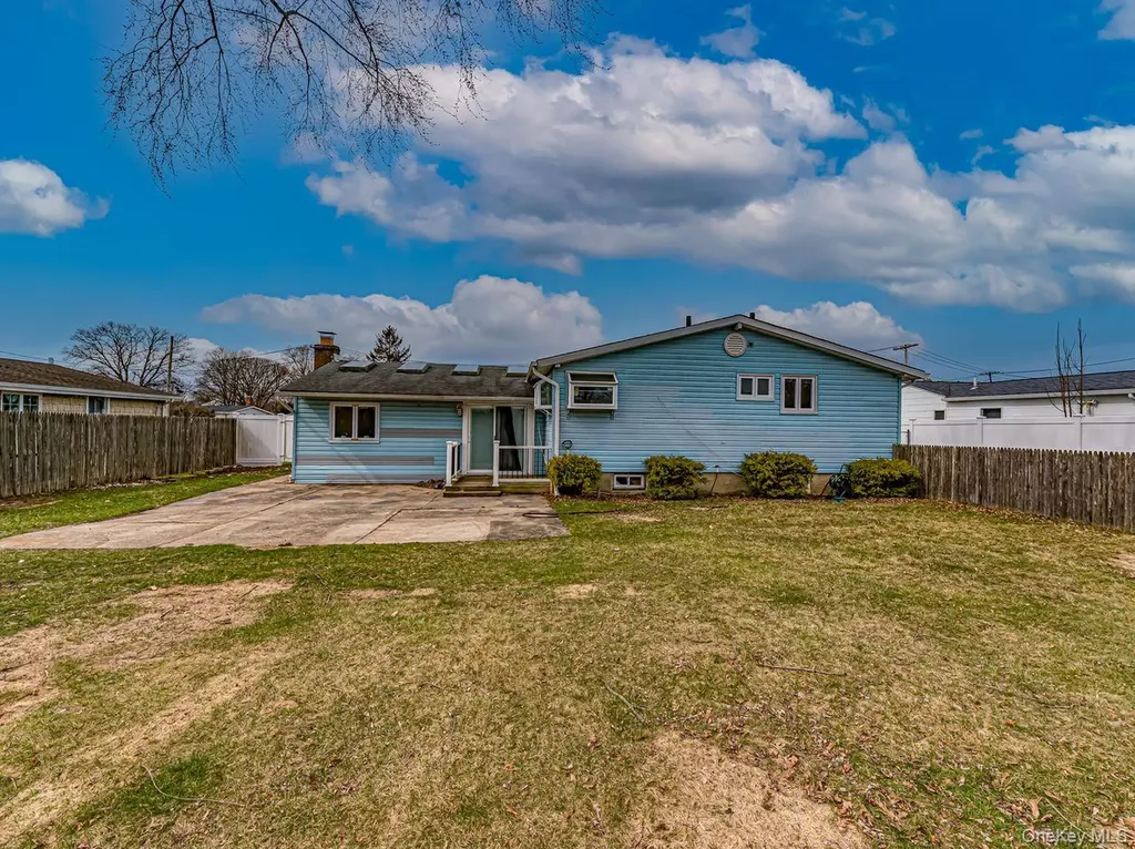 11 Lawrence Road Deer Park NY 11729
