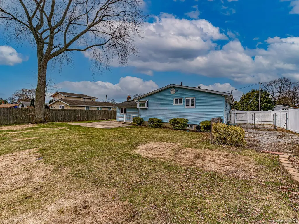 11 Lawrence Road Deer Park NY 11729