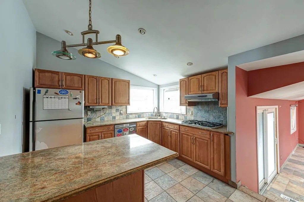 11 Lawrence Road Deer Park NY 11729