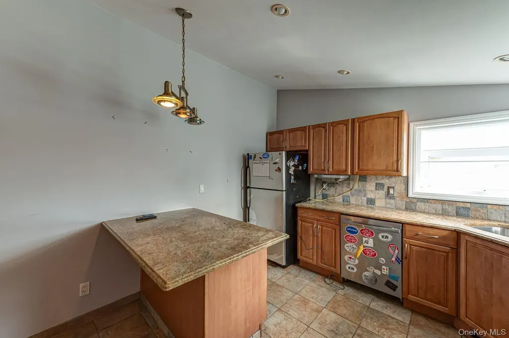 11 Lawrence Road Deer Park NY 11729