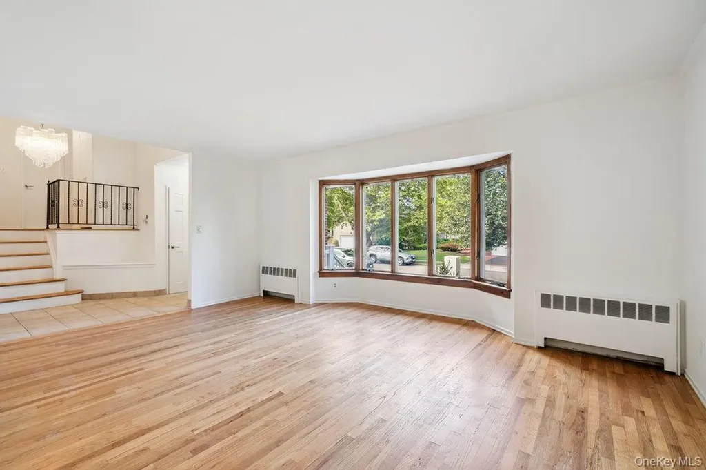72 Winthrop Road Plainview NY 11803