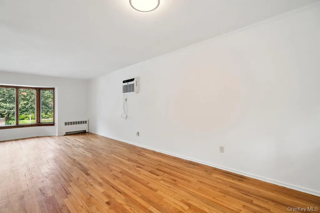 72 Winthrop Road Plainview NY 11803