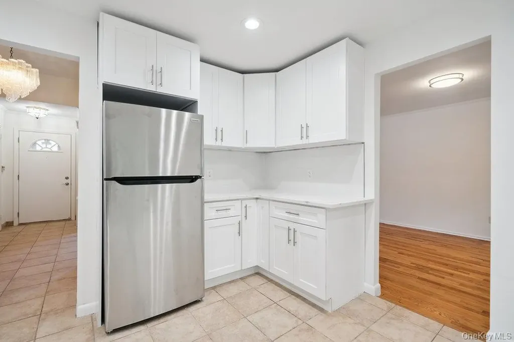 72 Winthrop Road Plainview NY 11803