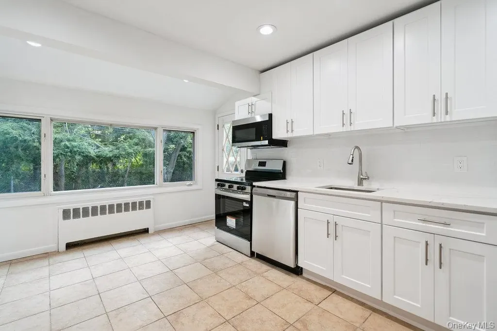 72 Winthrop Road Plainview NY 11803