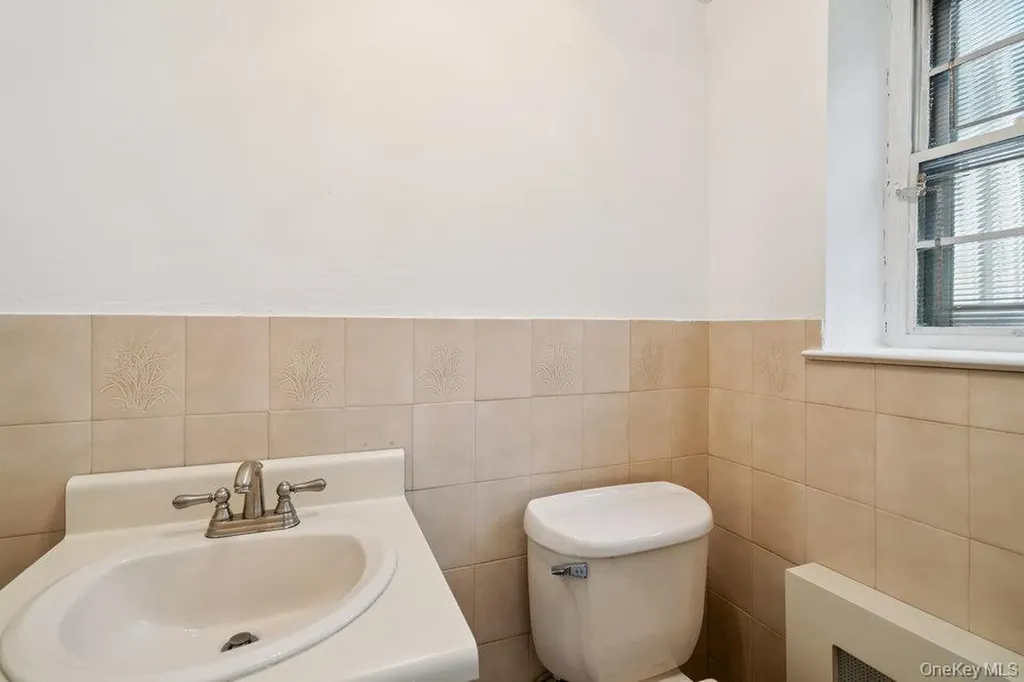 72 Winthrop Road Plainview NY 11803