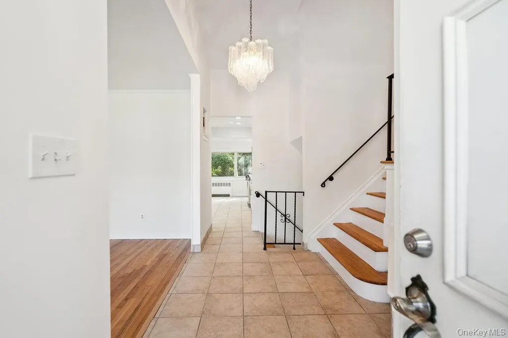 72 Winthrop Road Plainview NY 11803
