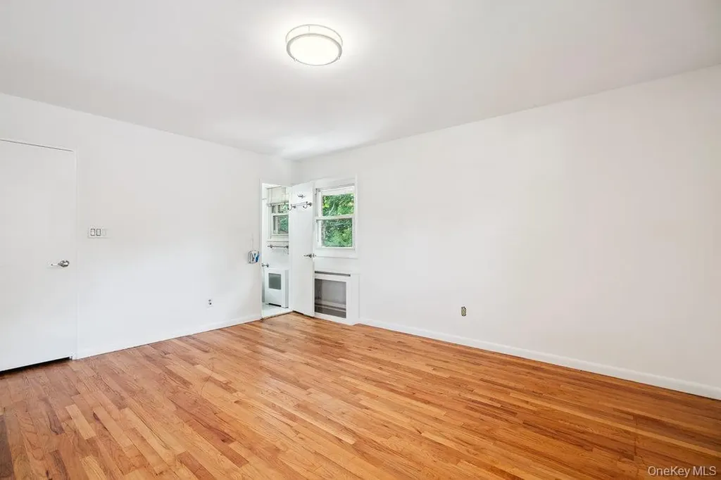72 Winthrop Road Plainview NY 11803