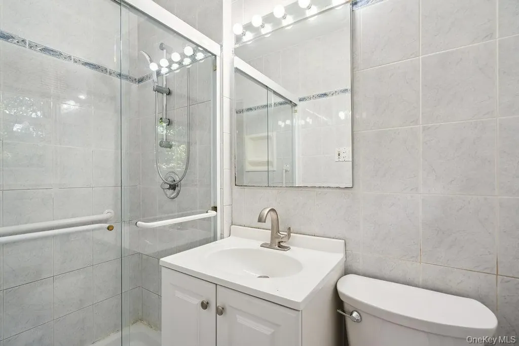 72 Winthrop Road Plainview NY 11803