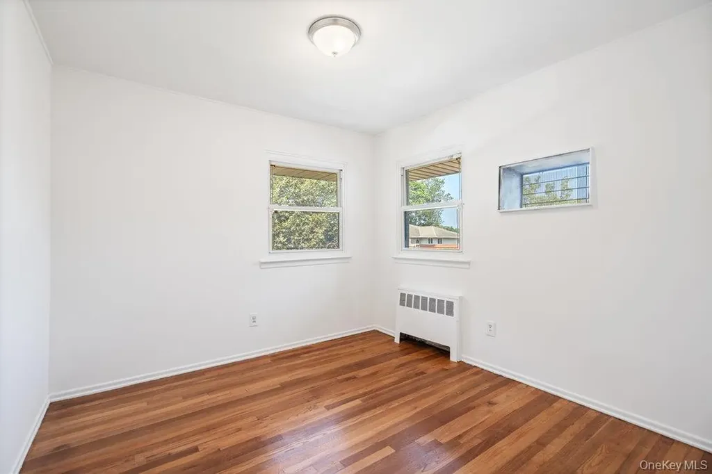 72 Winthrop Road Plainview NY 11803