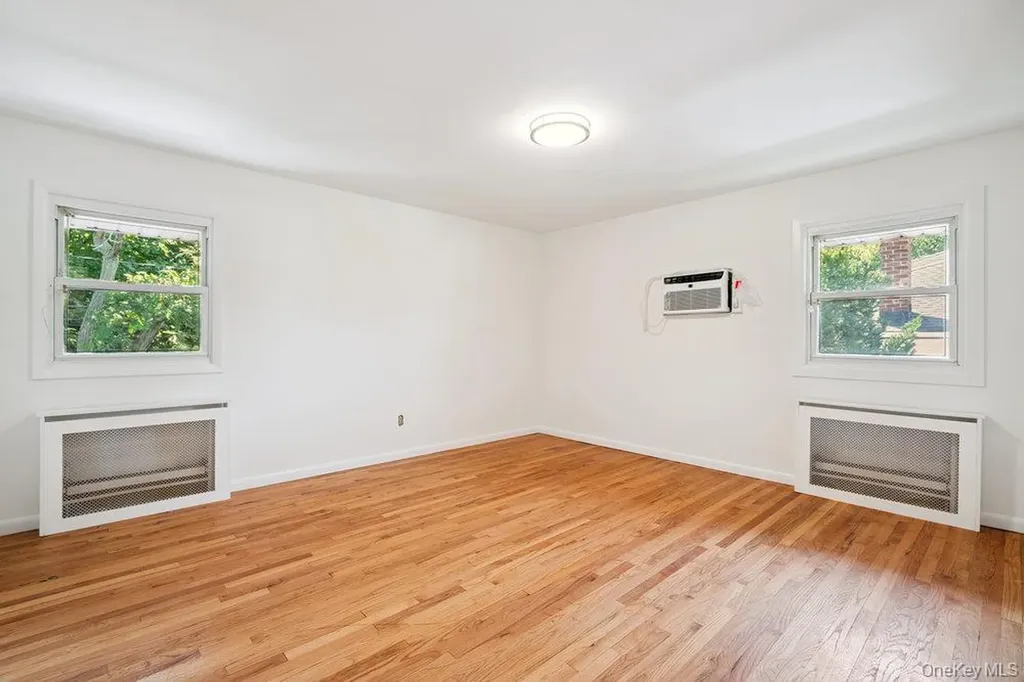 72 Winthrop Road Plainview NY 11803