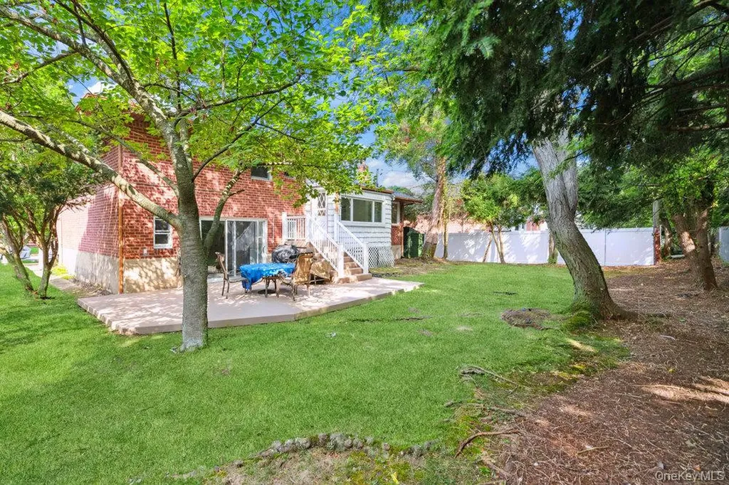 72 Winthrop Road Plainview NY 11803