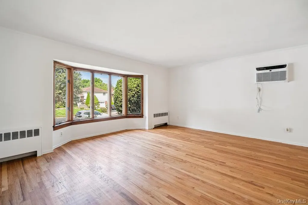 72 Winthrop Road Plainview NY 11803