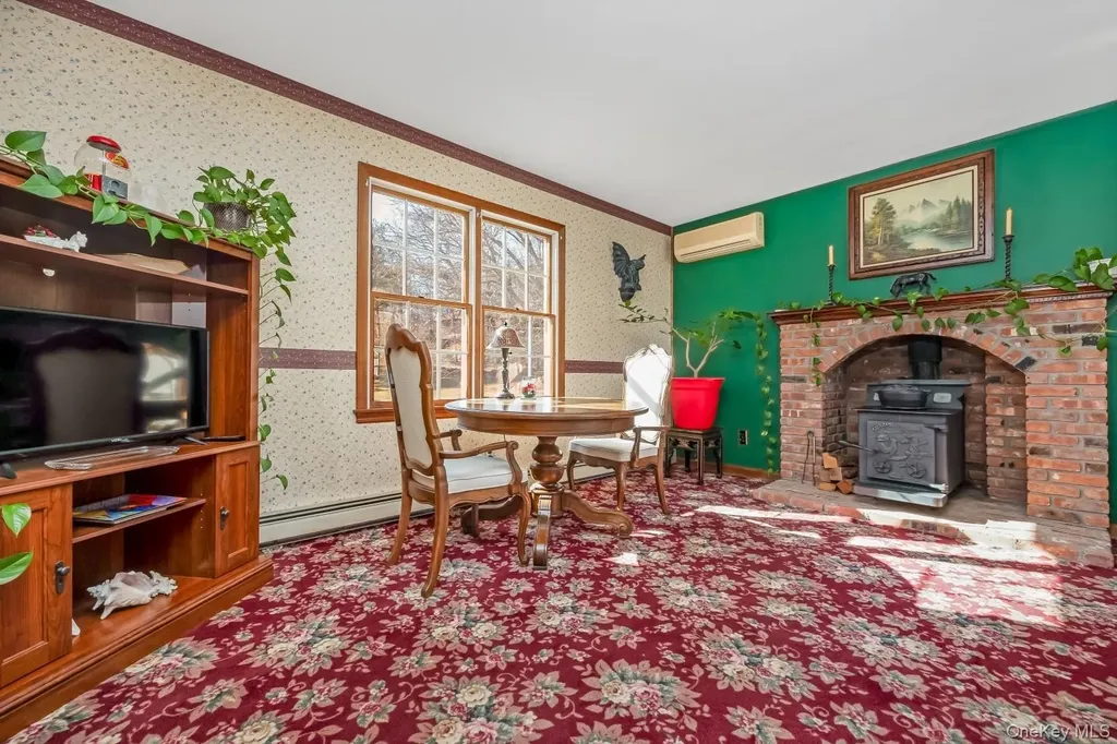 43 Farm Road N Wading River NY 11792