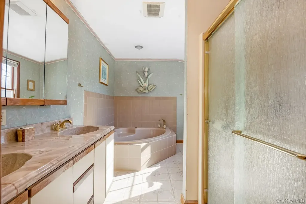 43 Farm Road N Wading River NY 11792