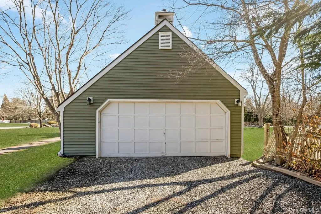 43 Farm Road N Wading River NY 11792