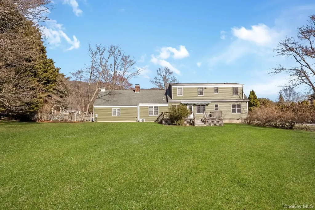 43 Farm Road N Wading River NY 11792