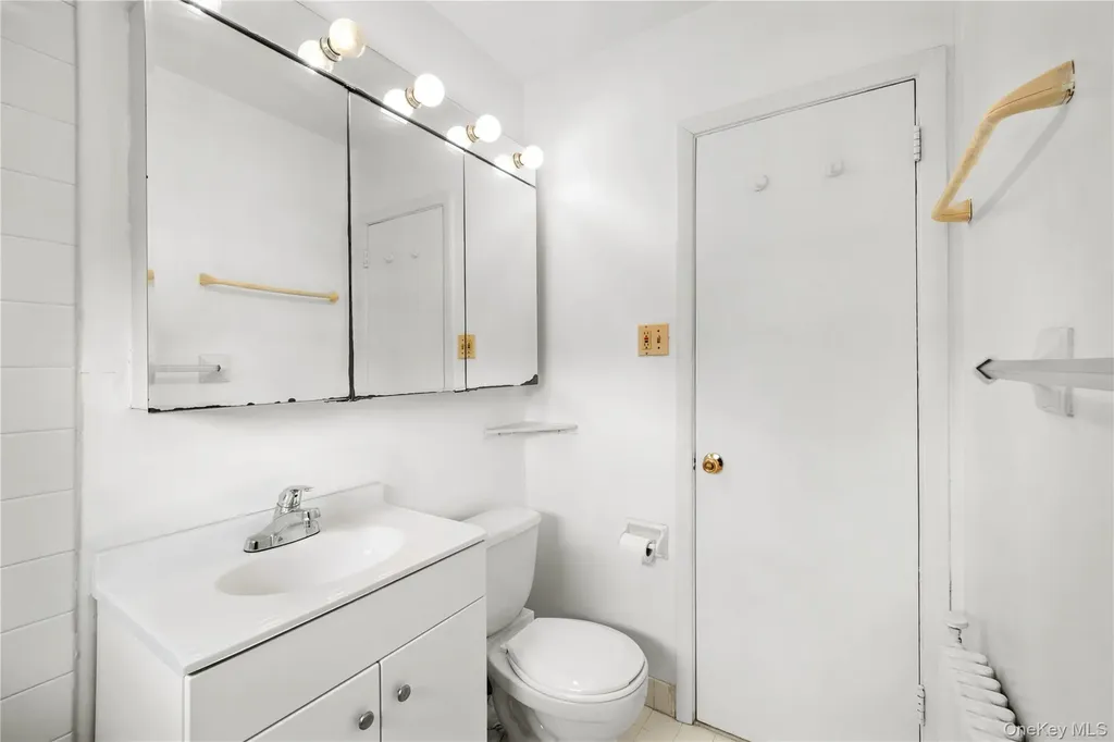 215-12 47th Bayside NY 11361