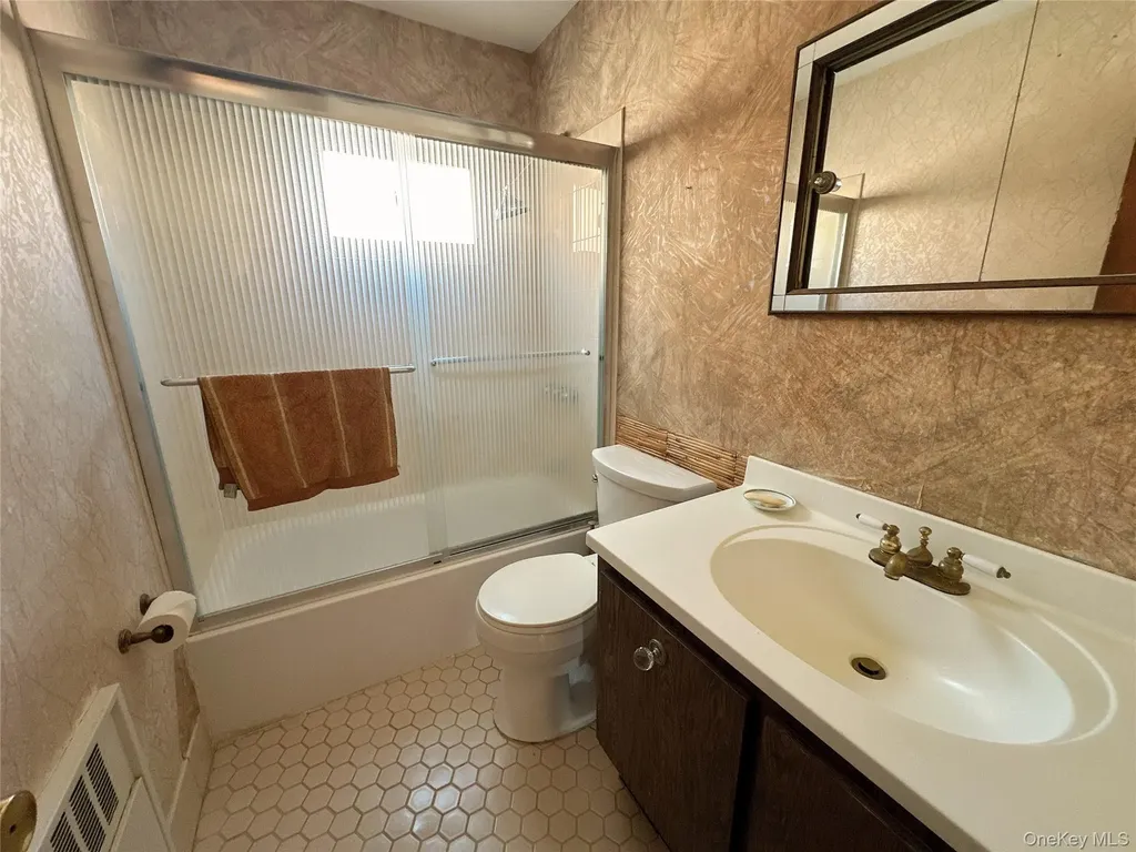 4346 Byrd Street Flushing NY 11355