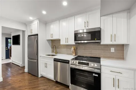 18 Clark Street Huntington NY 11743