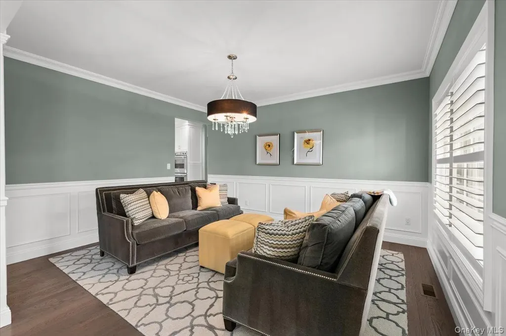 42 Meadowbrook Road Syosset NY 11791